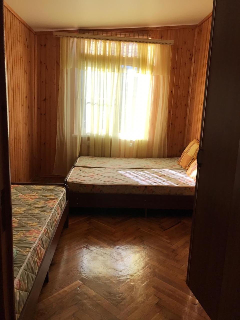 Гостевой Дом С Садом Hotel Gagra Esterno foto