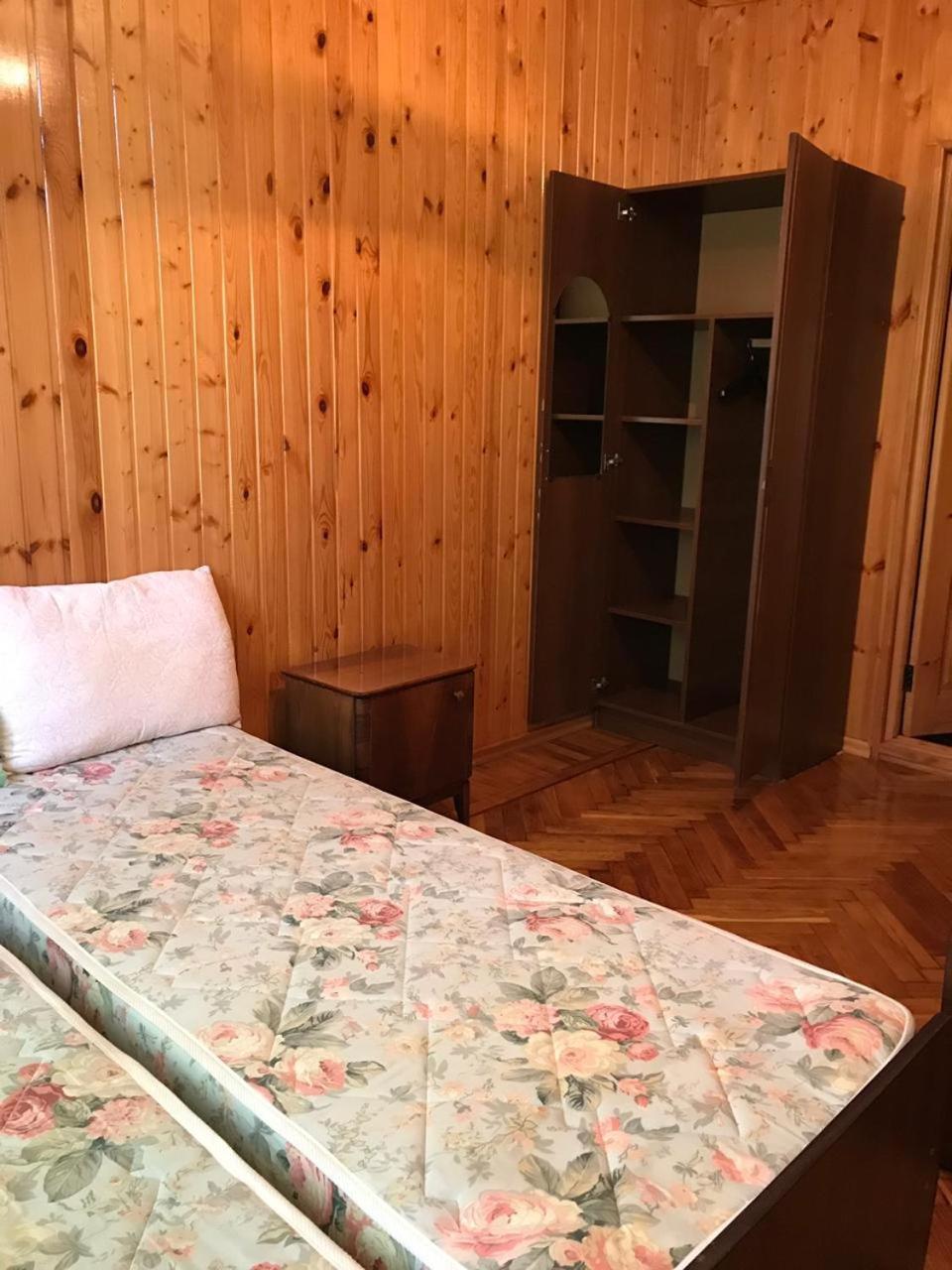 Гостевой Дом С Садом Hotel Gagra Esterno foto
