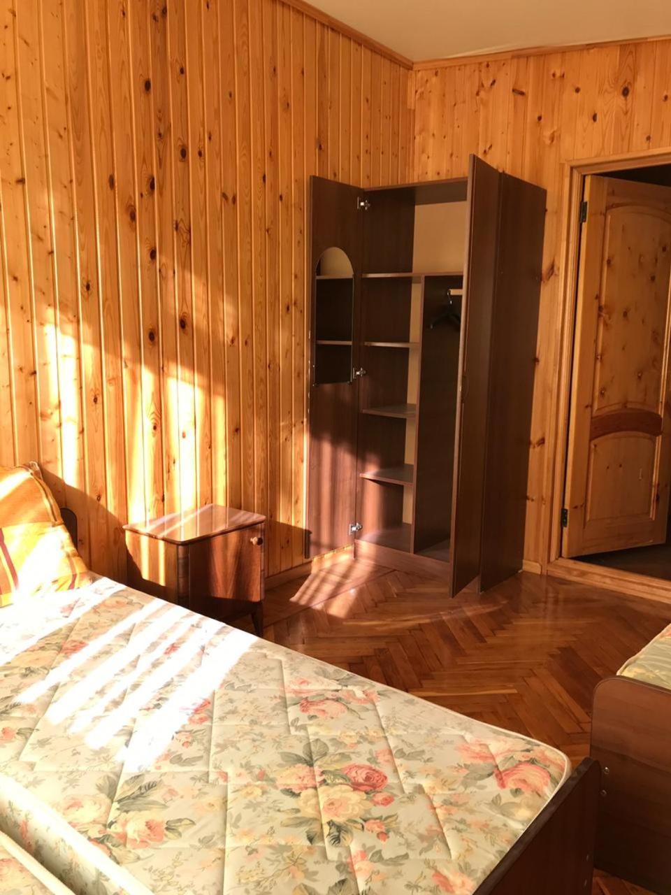 Гостевой Дом С Садом Hotel Gagra Esterno foto