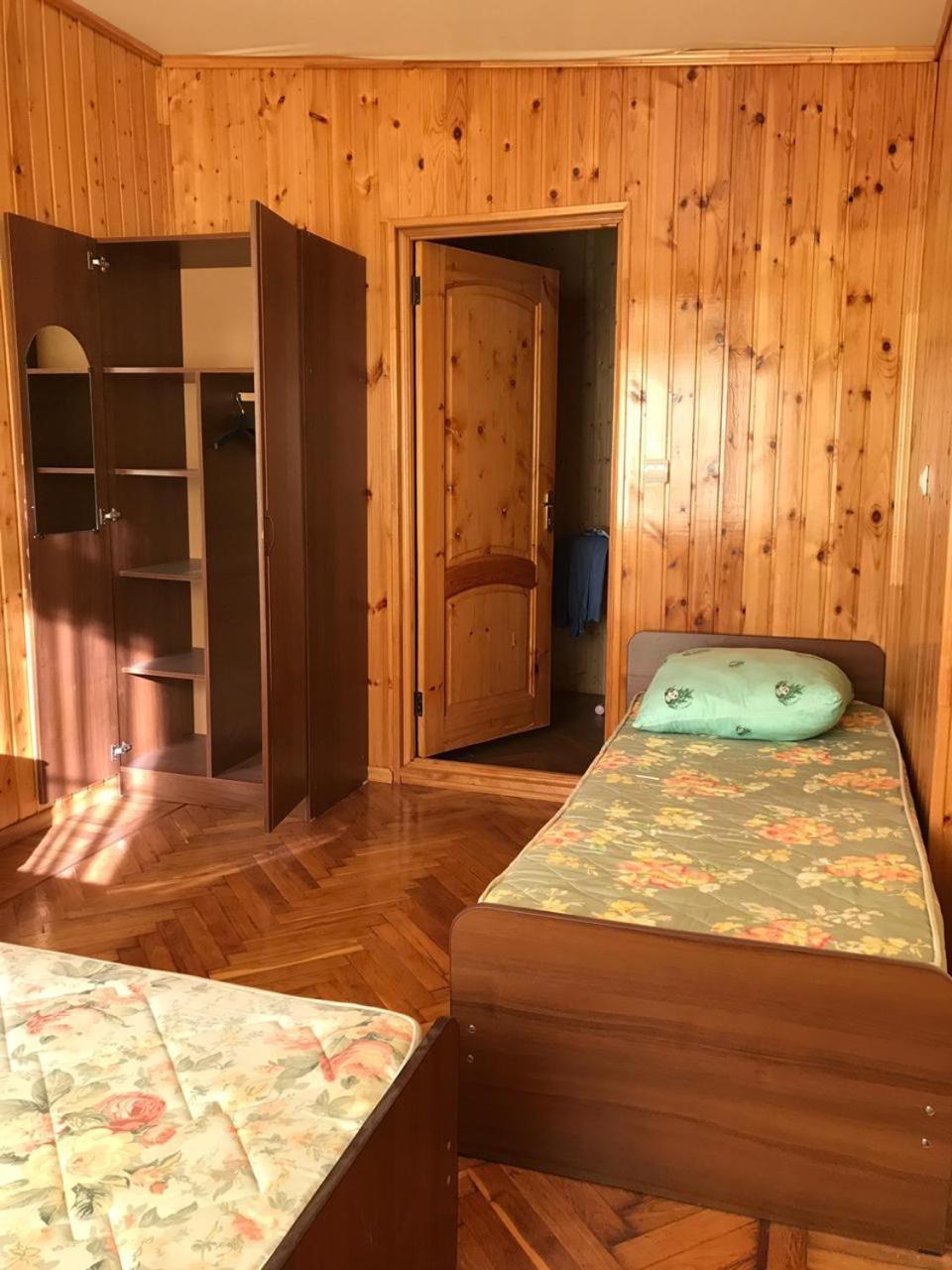Гостевой Дом С Садом Hotel Gagra Esterno foto