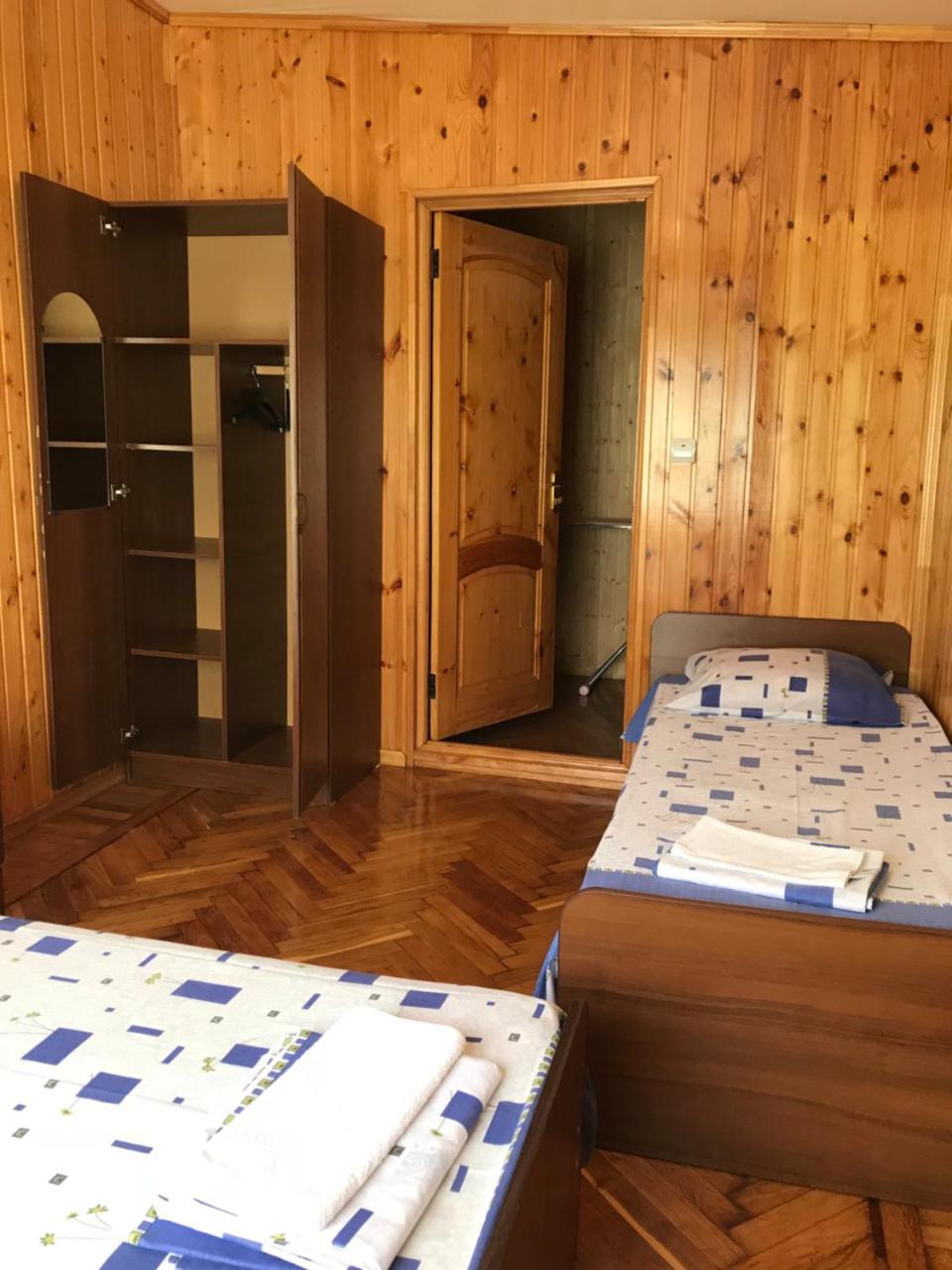 Гостевой Дом С Садом Hotel Gagra Esterno foto