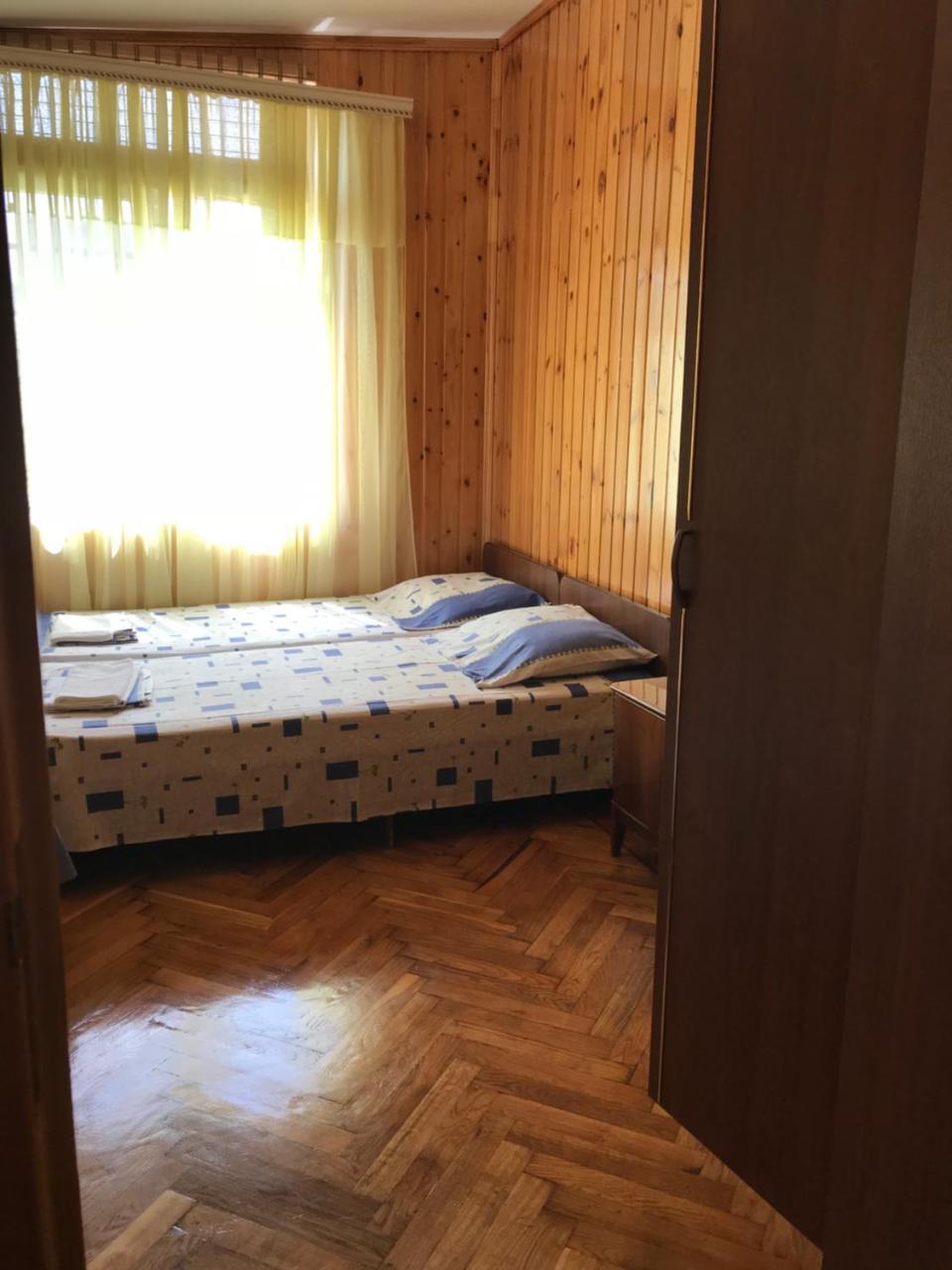 Гостевой Дом С Садом Hotel Gagra Esterno foto